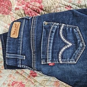 Levis Women's 529 Curvy Skinny leg size 4